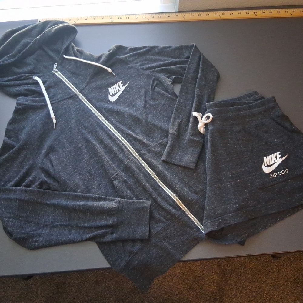 Nike 2 Piece Activewear Set L Hoodie & XL Shorts Gray